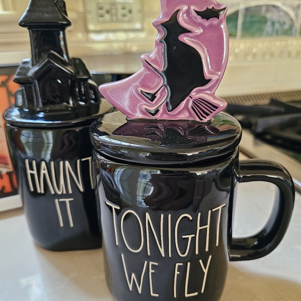 Tonight We Fly 🧙‍♀️🧹 Rae Dunn New In Box Lidded Mug